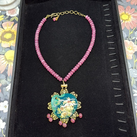 ⭐️Adorned Crown Jewelry assemblage strawberry quartz painted puppy necklace - Picture 4 of 10